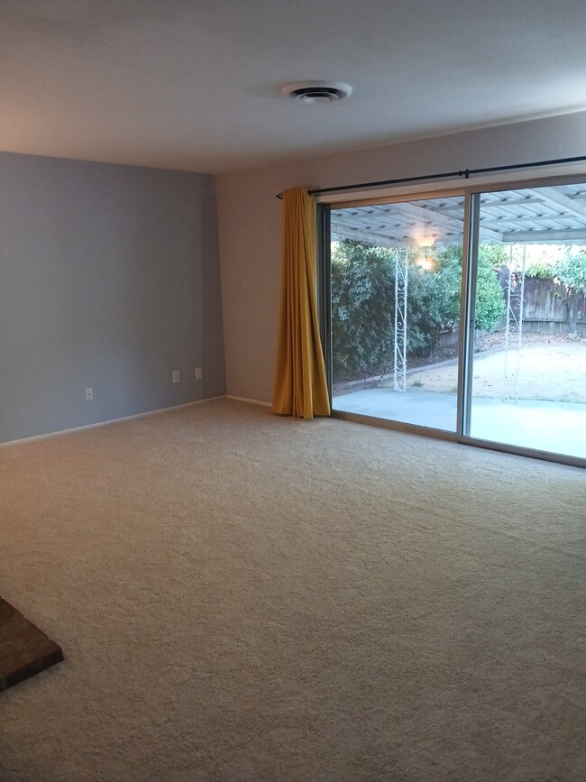 5061 Bonniemae Way in Sacramento, CA - Building Photo - Building Photo