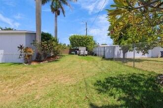 10250 Caribbean Blvd in Cutler Bay, FL - Building Photo - Building Photo