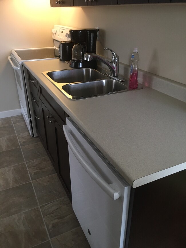 1282 Bentien Rd in Kelowna, BC - Building Photo - Building Photo