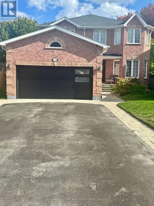 11 Kelsey Crescent in Barrie, ON - Building Photo
