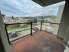 15956 E 14th St in San Leandro, CA - Building Photo - Building Photo