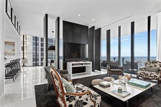 17141 Collins Ave, Unit 1501 in Sunny Isles Beach, FL - Foto de edificio - Building Photo