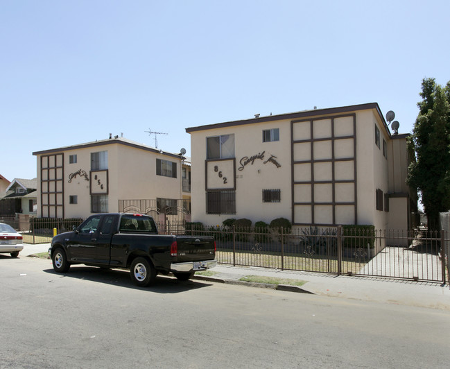 Sunnyside Terrace in Los Angeles, CA - Building Photo - Building Photo