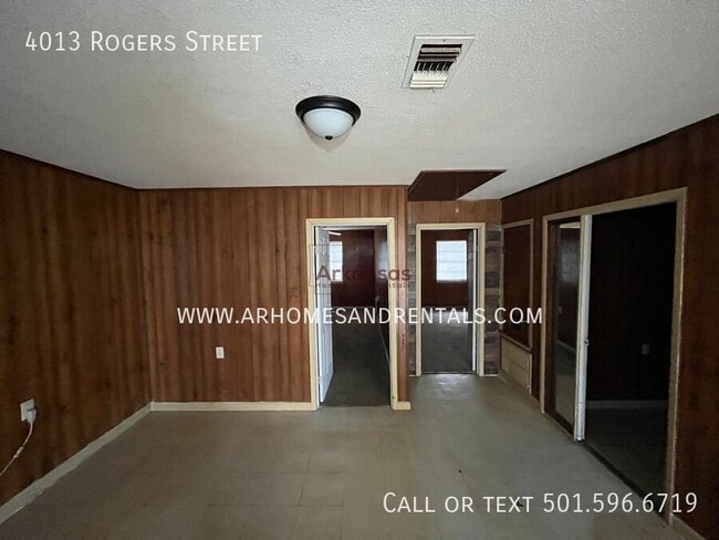 4013 Rogers St in North Little Rock, AR - Building Photo - Building Photo