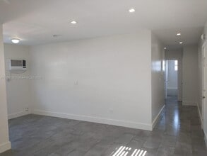 17031 NE 21st Ave in North Miami Beach, FL - Building Photo - Building Photo