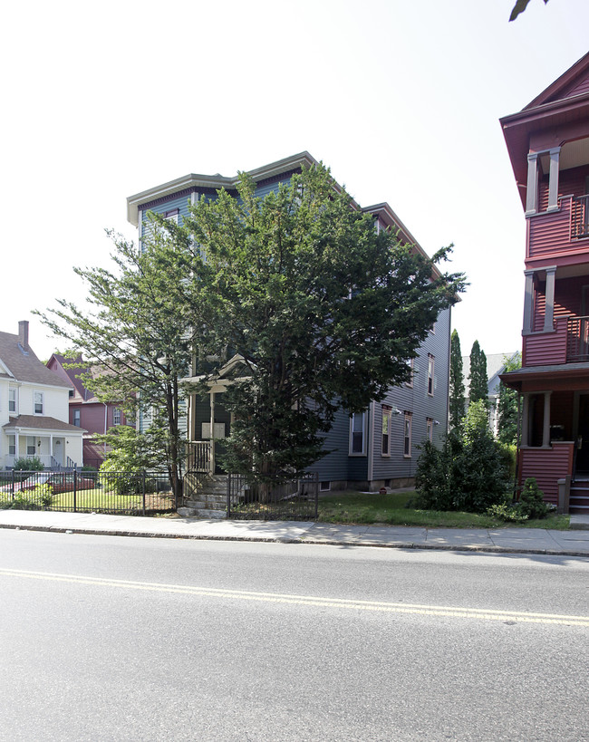 165 Highland St in Worcester, MA - Building Photo - Building Photo