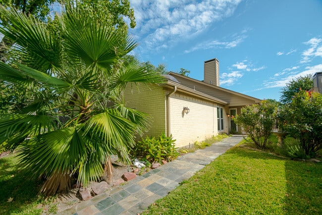 14816 Sopras Cir in Addison, TX - Building Photo - Building Photo