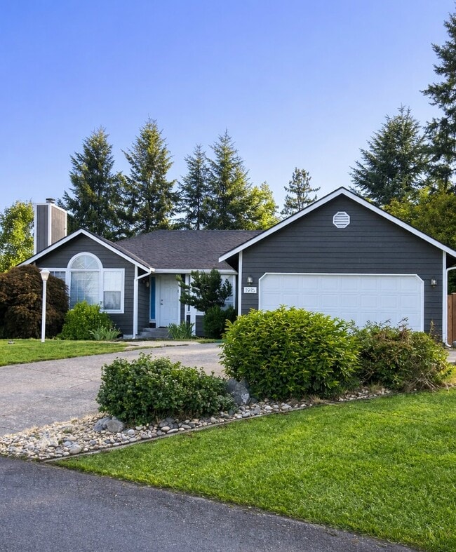 1915 157th St E in Tacoma, WA - Foto de edificio - Building Photo