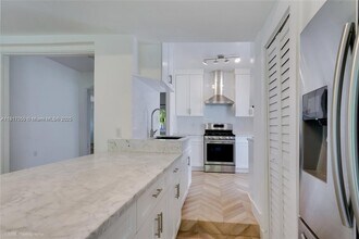 1615 Bay Dr in Miami Beach, FL - Building Photo - Building Photo
