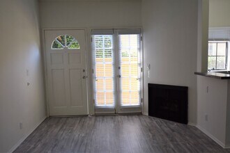 5744 Colfax Ave, Unit 03 in Los Angeles, CA - Building Photo - Building Photo