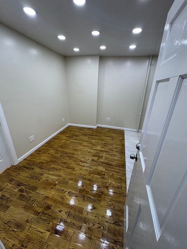 1885 Eastern Pky, Unit 3A in Brooklyn, NY - Foto de edificio - Building Photo