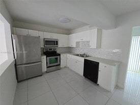 2650 NW 60th Way in Sunrise, FL - Building Photo