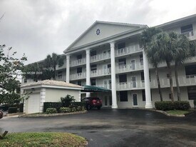 1715 Whitehall Dr in Davie, FL - Building Photo