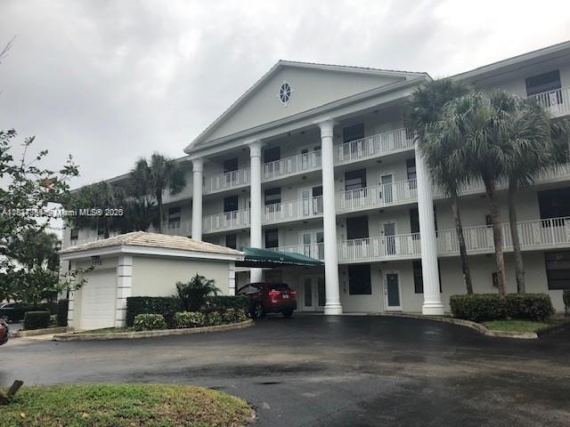 property at 1715 Whitehall Dr