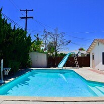 5633 Mary Ln Dr in San Diego, CA - Building Photo