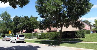 33 Tealham Dr in Toronto, ON - Building Photo