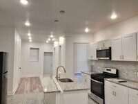 1212 N Alden St photo'