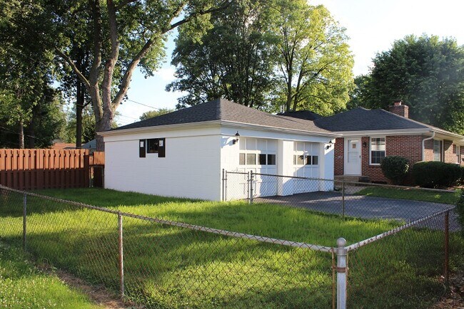 6061 Evanston Ave in Indianapolis, IN - Building Photo - Building Photo