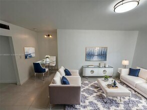 3130 SW 16th St in Miami, FL - Foto de edificio - Building Photo