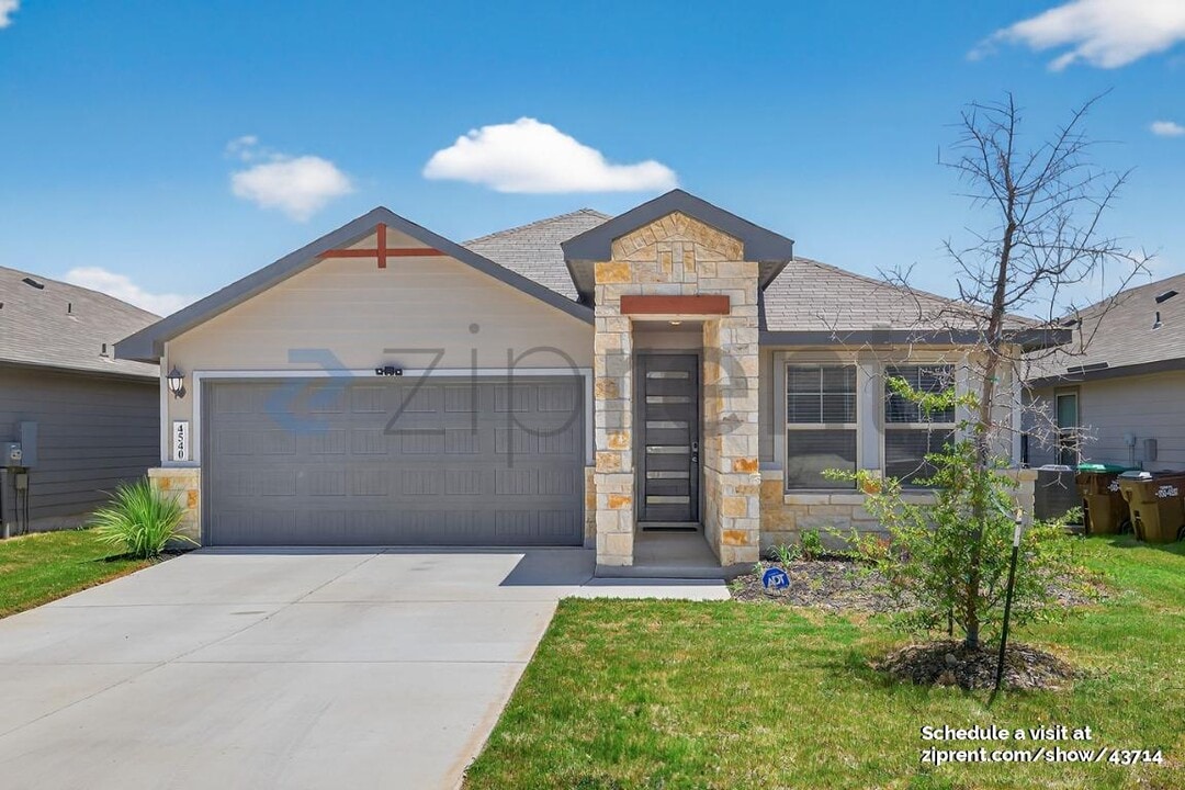 4540 Appaloosa Crst in San Antonio, TX - Building Photo