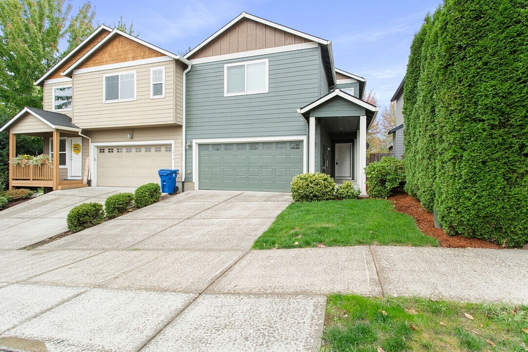 1932 SE Centurion Way in Gresham, OR - Building Photo