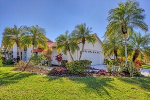 4998 Tamarack Trail in Venice, FL - Building Photo
