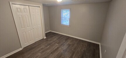 4 Essex Ave in Essex, MD - Building Photo - Building Photo