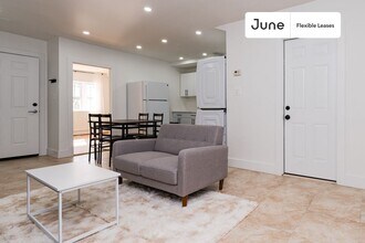 329 Pulaski St in New York, NY - Building Photo - Building Photo