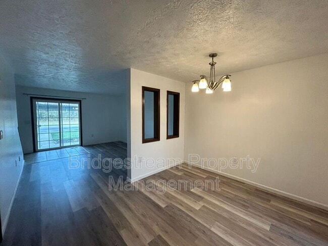 7732 Betsy Ross Cir in Dayton, OH - Building Photo - Building Photo