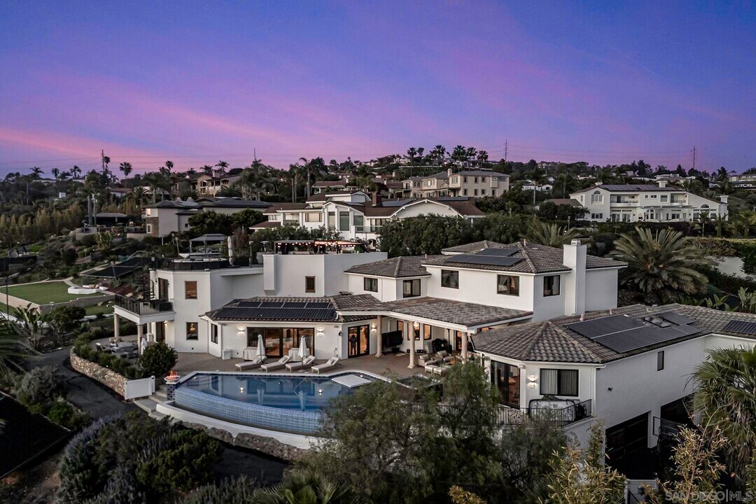 7335 El Fuerte St in Carlsbad, CA - Building Photo