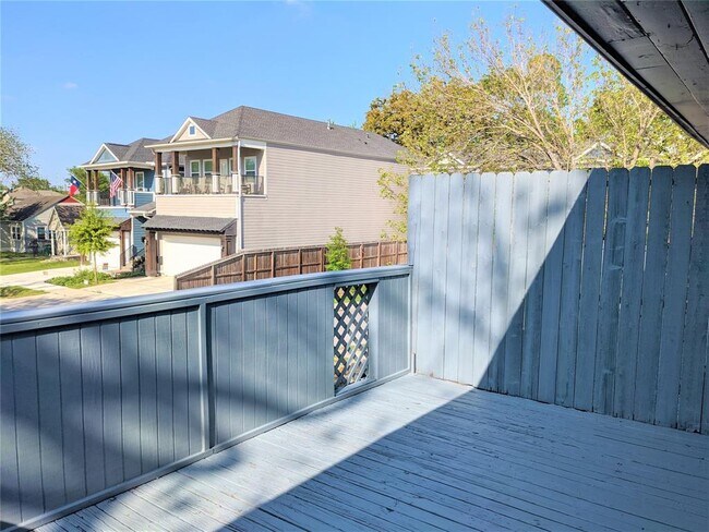 915 Alexander St photo'