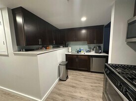 1323 W Morse Ave, Unit 506 in Chicago, IL - Building Photo
