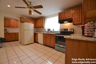 47 Francis St, Unit 2 in Waltham, MA - Building Photo