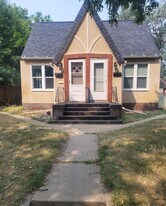 413 S Center Ave in Miles City, MT - Building Photo