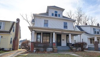1441 W Macon St in Decatur, IL - Building Photo