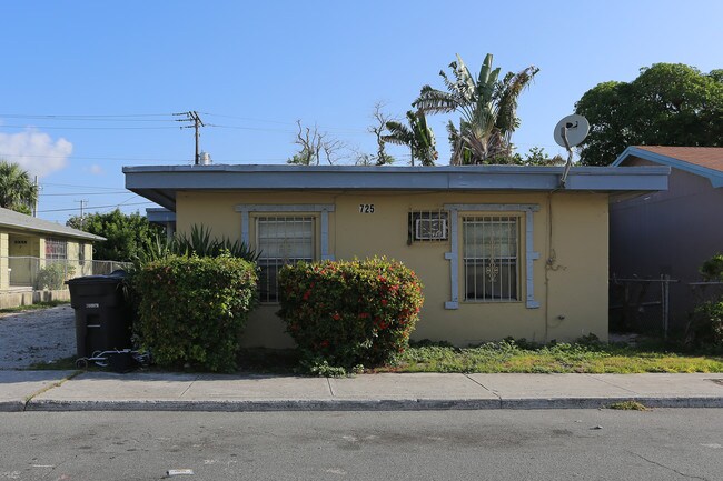 725 21st St in West Palm Beach, FL - Building Photo - Building Photo