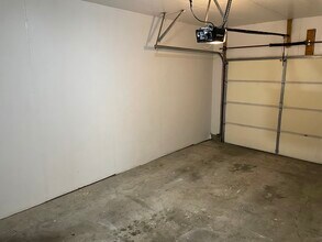 2115 SW Brandywine Ln in Topeka, KS - Building Photo - Building Photo