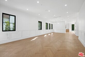 4539 Longridge Ave in Los Angeles, CA - Building Photo - Building Photo