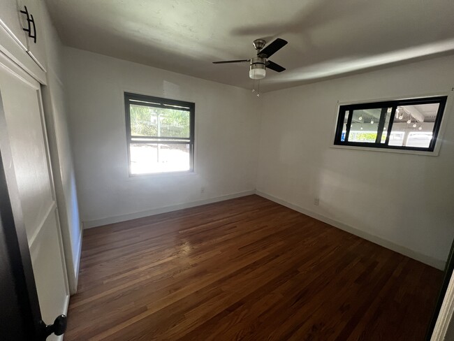9354 Campo Rd in Spring Valley, CA - Foto de edificio - Building Photo