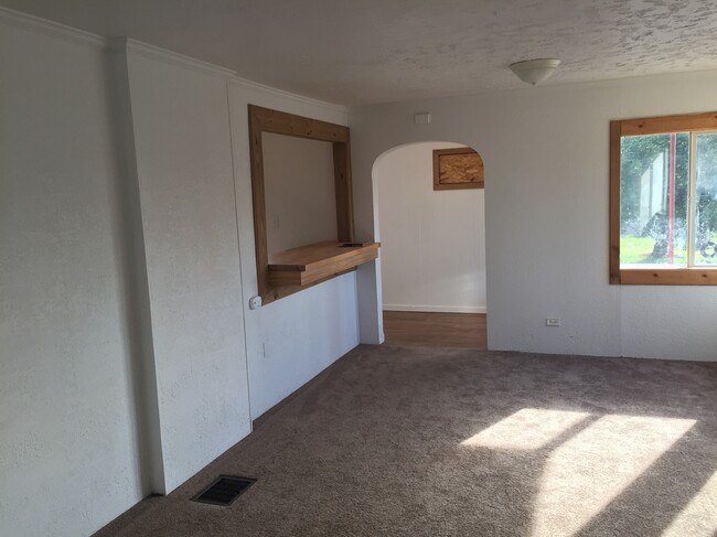 property at 1327 E Nebraska Ave