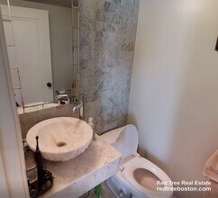 329 W 4th St in Boston, MA - Foto de edificio - Building Photo