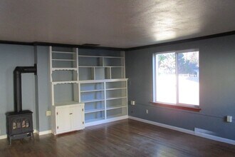 138 E Orange Ave in Burlington, WA - Building Photo - Building Photo