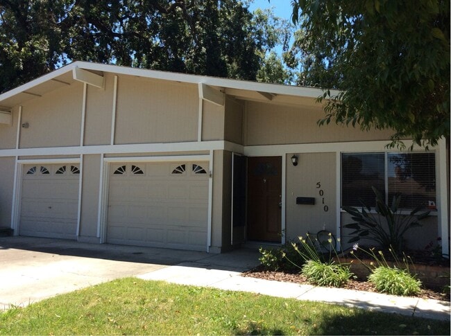 property at 5010 El Cemonte Ave