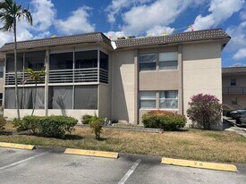 502 Davis Rd, Unit 9 in Palm Springs, FL - Building Photo