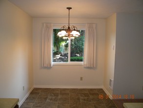 Royal Oaks Apartments in Salem, OR - Building Photo - Building Photo