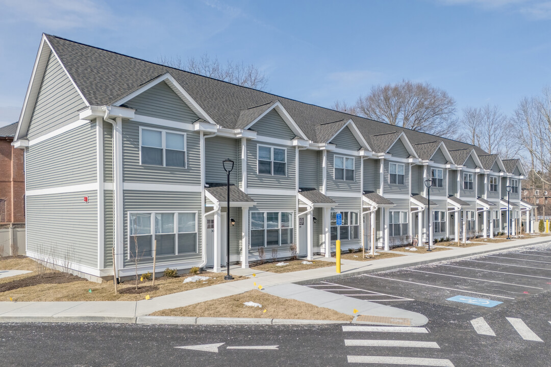 68 Church Grn in Taunton, MA - Building Photo