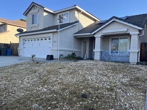 2177 Stonewater Dr in Yuba City, CA - Building Photo - Building Photo