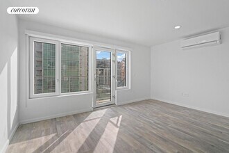 39-04 29th St in Queens, NY - Building Photo - Building Photo