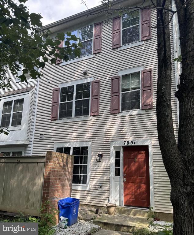 property at 7951 Otter Cove Ct