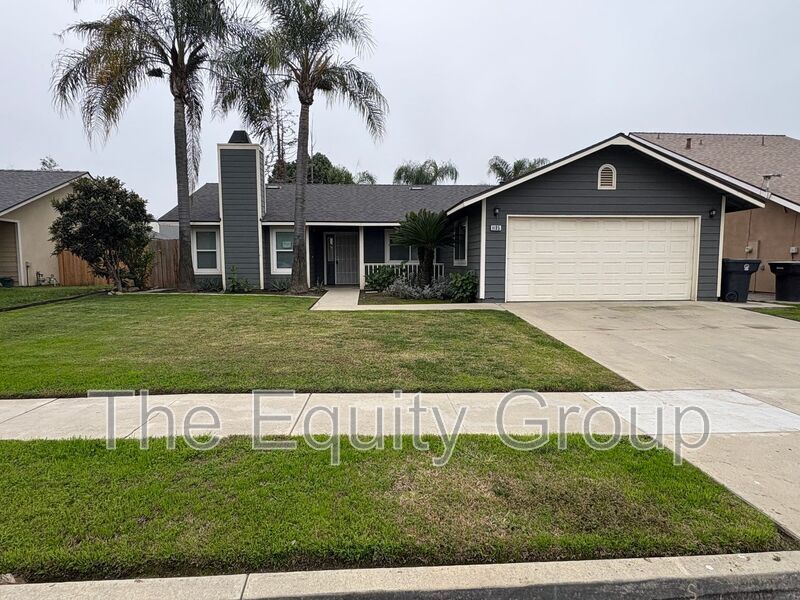 1195 Santa Cruz Ave in Tulare, CA - Building Photo